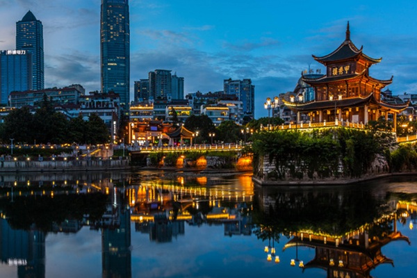 摄图网_501405851_wx_贵州贵阳甲秀楼（企业商用）.jpg