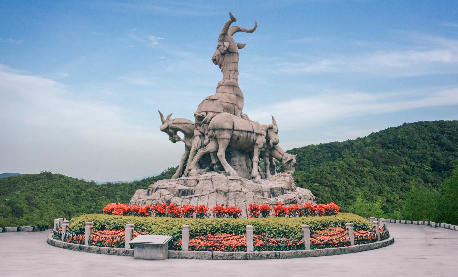 摄图网_501382941_广州代表景点五羊雕塑（企业商用）.jpg