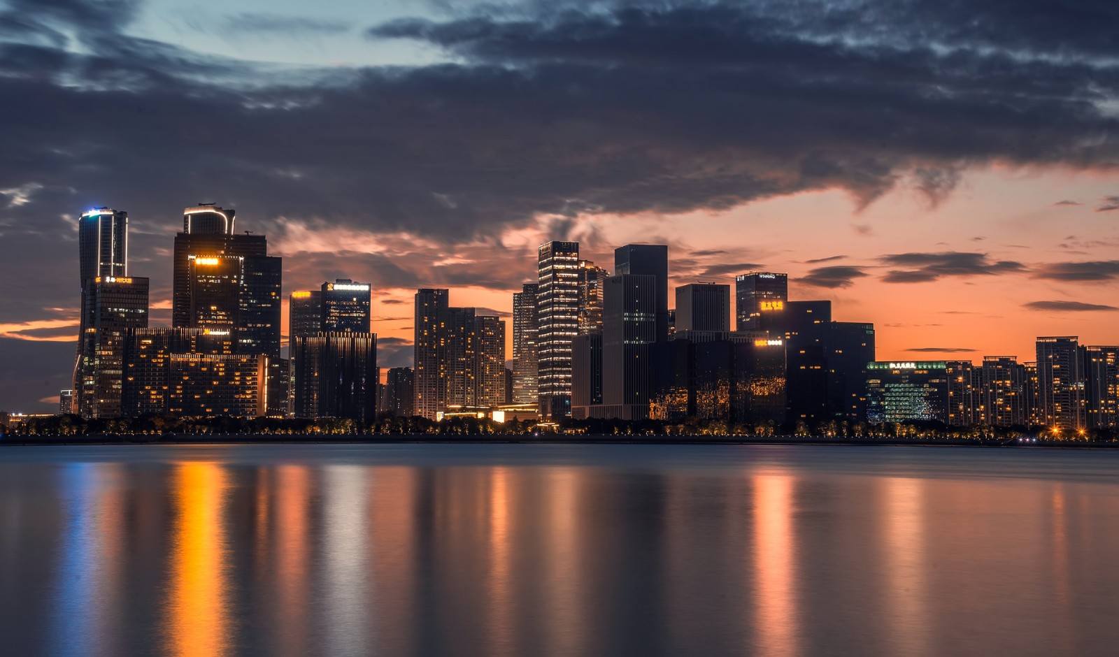 摄图网_500524665_banner_钱江新城夜景城市美景（企业商用）.jpg