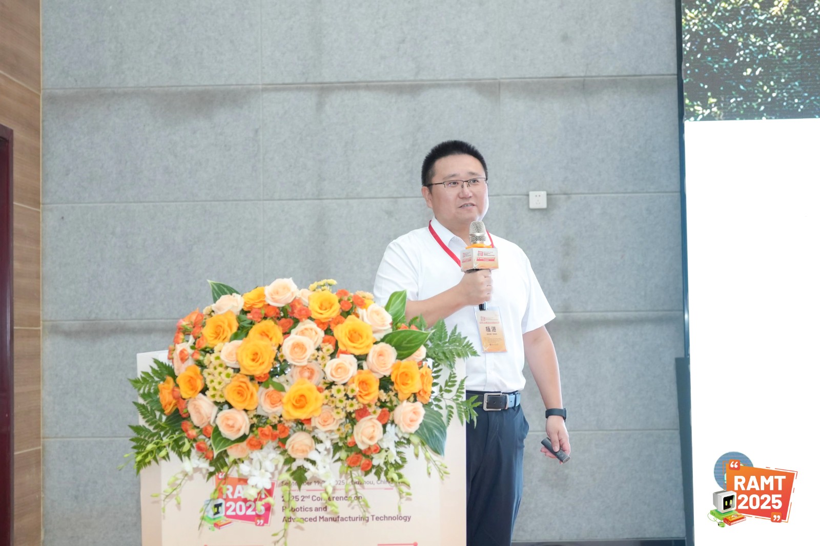 杨湛.jpg