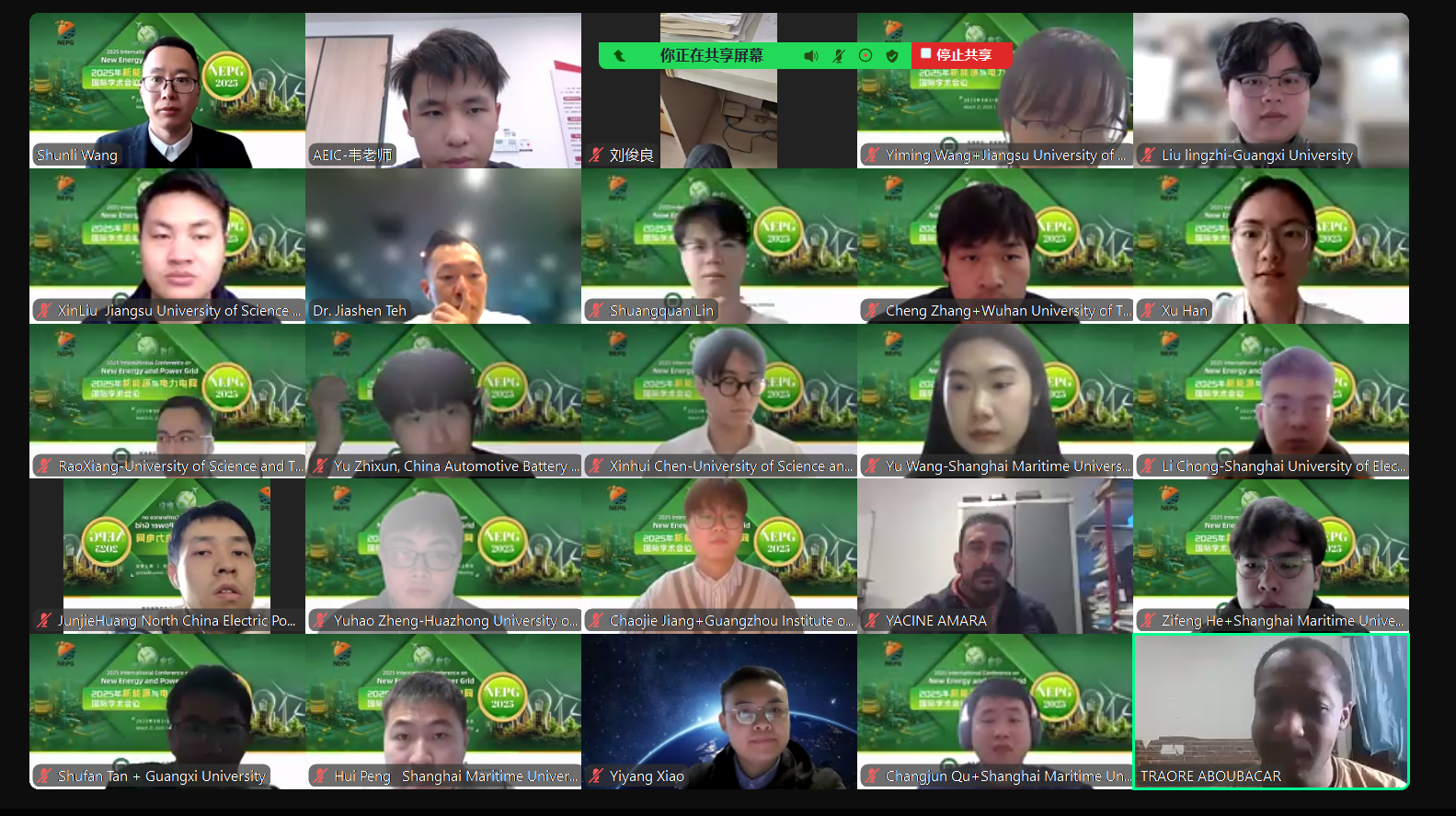合影.png