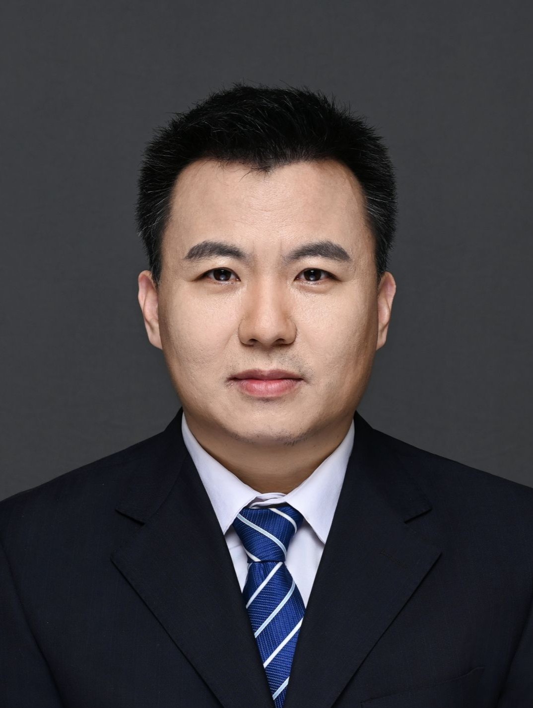 深圳技术大学 董波 大会主席.jpg