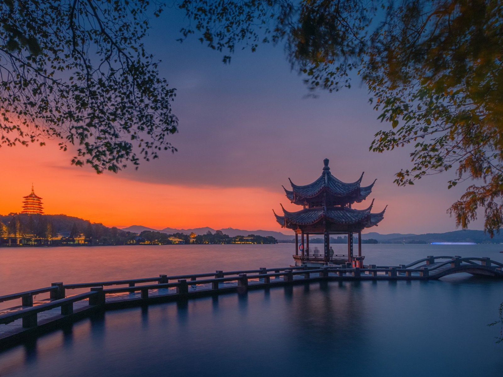 摄图网_501578892_banner_杭州西湖长桥公园雷峰夕照景观（企业商用）.jpg