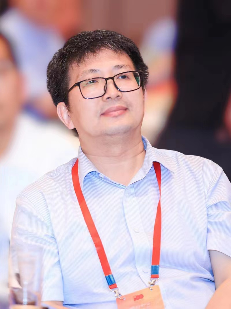 闫树斌 出版主席.png