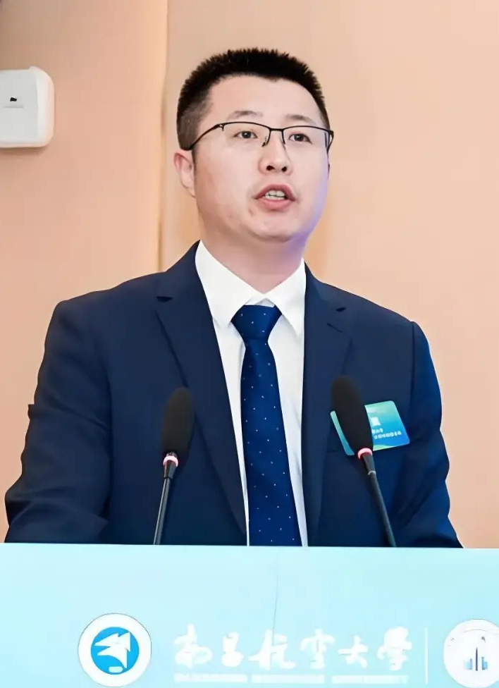 陈-昊.jpg
