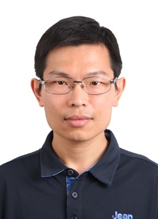 王炜.jpg